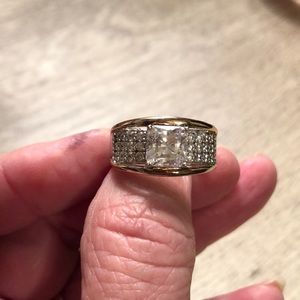 ABSOLUTELY BEAUTIFUL DIAMONIQUE RING